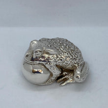 Load image into Gallery viewer, Silver Paperweight Modelled As A Toad Import Hallmarks