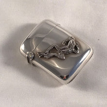 Load image into Gallery viewer, Novelty Edwardian Silver Vesta With Applied Cast Frog Model Chester 1903