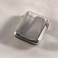 Load image into Gallery viewer, Novelty Edwardian Silver Vesta With Applied Cast Frog Model Chester 1903