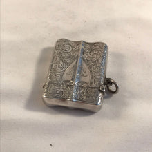Load image into Gallery viewer, Shaped Silver Vesta With Shield Shaped Cartouche Deakin & Francis Birmingham 1895