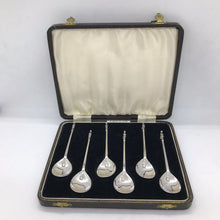 Load image into Gallery viewer, Boxed Set Of Silver Collectors Spoons With Lion Finials William Suckling 1940
