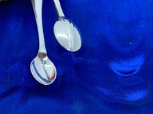 Load image into Gallery viewer, Cased Set Of Six Silver Trefid Coffee Spoons &amp; Sugar Nips Sheffield 1911
