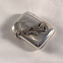 Load image into Gallery viewer, Novelty Edwardian Silver Vesta With Applied Cast Frog Model Chester 1903
