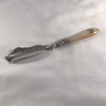 Load image into Gallery viewer, Silver And Mother Of Pearl Butter Spreader George Unite 1879

