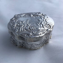 Load image into Gallery viewer, Silver Box Decorated With Putti London Import Marks
