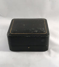 Load image into Gallery viewer, Cased Pair Of Silver Pepperettes
