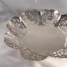 Load image into Gallery viewer, Viners Silver Scallop Shaped Dessert Stand Or Tazza
